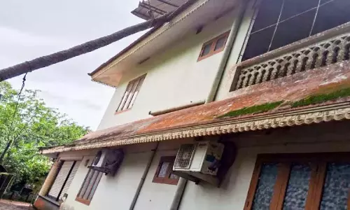 बारिश भारी है; जिले में व्यापक क्षति; सात घर नष्ट हो गये