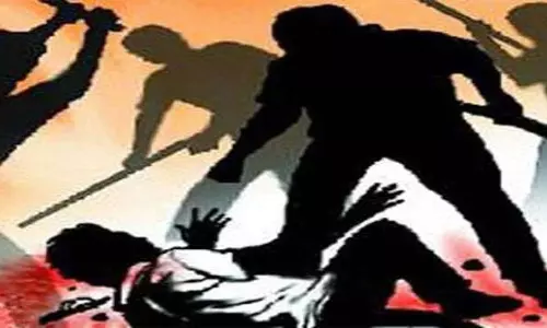 दो समूहों के बीच झड़प में चार लोग घायल दो समूहों के बीच झड़प में चार लोग घायल