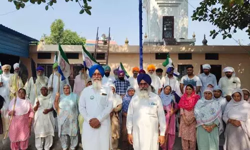 किसानों की धमकी के बाद आप ने Tarn Taran के गांवों में कार्यक्रम रद्द किए किसानों की धमकी के बाद आप ने Tarn Taran के गांवों में कार्यक्रम रद्द किए