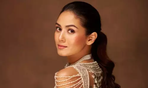 प्राकृतिक चमक के लिए Mira Rajput की आसान 5-चरणीय फेशियल मसाज रूटीन प्राकृतिक चमक के लिए Mira Rajput की आसान 5-चरणीय फेशियल मसाज रूटीन