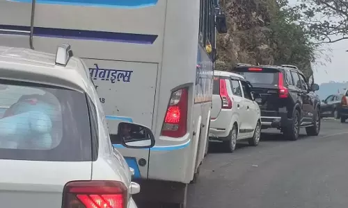 उत्तराखंड में भूस्खलन से आवाजाही ठप उत्तराखंड में भूस्खलन से आवाजाही ठप