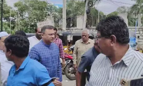 Hyderabad में वक्फ अधिनियम के खिलाफ मानव श्रृंखला बनाकर विरोध प्रदर्शन किया Hyderabad में वक्फ अधिनियम के खिलाफ मानव श्रृंखला बनाकर विरोध प्रदर्शन किया