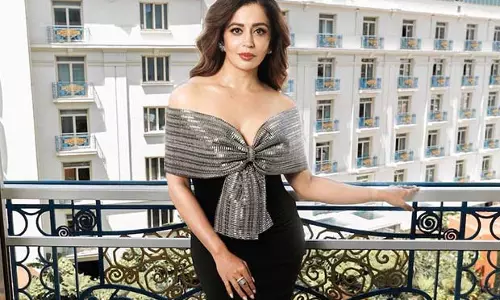 नेहा पेंडसे ने Cannes 2025 चोपार्ड इवेंट में पुराने हॉलीवुड ग्लैमर का तड़का लगाया