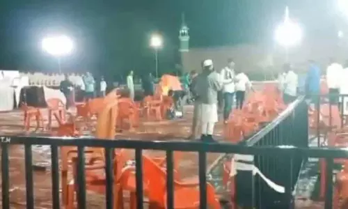 Sangareddy में वक्फ अधिनियम के विरोध में लाइट स्टैंड गिरने से 7 लोग घायल Sangareddy में वक्फ अधिनियम के विरोध में लाइट स्टैंड गिरने से 7 लोग घायल