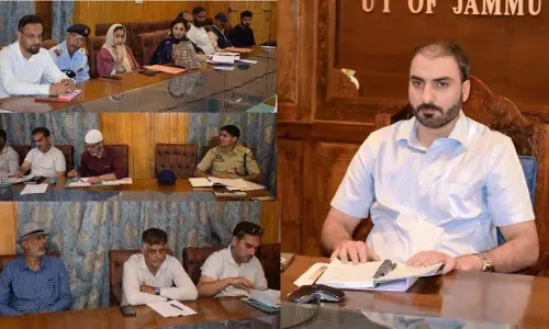 DC पुलवामा ने जिला सड़क सुरक्षा समिति की बैठक की अध्यक्षता की