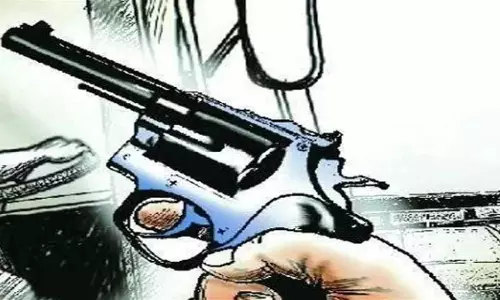 Businessman के कर्मचारी से बंदूक की नोक पर 8.94 लाख लूट की , आरोपी गिरफ्तार Businessman के कर्मचारी से बंदूक की नोक पर 8.94 लाख लूट की , आरोपी गिरफ्तार