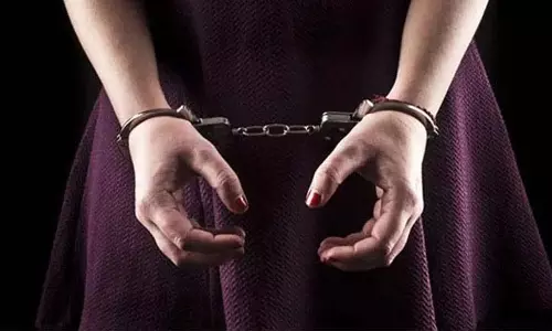 BREAKING: कलेक्ट्रेट कोषागार की महिलाकर्मी 12 हजार रिश्वत लेते गिरफ्तार BREAKING: कलेक्ट्रेट कोषागार की महिलाकर्मी 12 हजार रिश्वत लेते गिरफ्तार