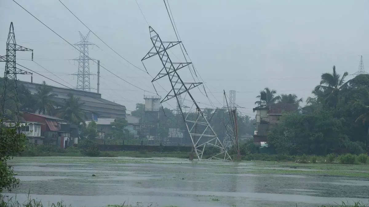 Kerala: भारी बारिश से तबाही,कई नदियां उफान पर Kerala: भारी बारिश से तबाही,कई नदियां उफान पर