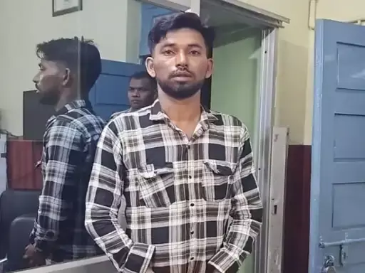 रायपुर : उठाईगिरी का आरोपी अरेस्ट, कलेक्ट्रेट परिसर के पार्किंग में दिया था वारदात को अंजाम रायपुर : उठाईगिरी का आरोपी अरेस्ट, कलेक्ट्रेट परिसर के पार्किंग में दिया था वारदात को अंजाम