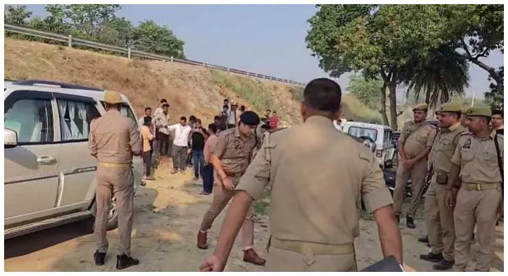 ट्रिपल मर्डर, पिता और दो बेटे को उतारा मौत के घाट, सिर पर वार ट्रिपल मर्डर, पिता और दो बेटे को उतारा मौत के घाट, सिर पर वार