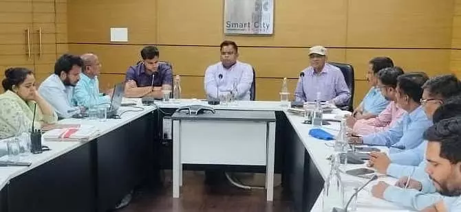 Indore : नल से गंदा पानी मिलने पर आईएमसी अधिकारियों पर कार्रवाई होगी Indore : नल से गंदा पानी मिलने पर आईएमसी अधिकारियों पर कार्रवाई होगी