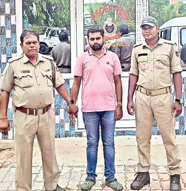 1.37 करोड़ रुपये के सरकारी धन के गबन में पूर्व PEO गिरफ्तार 1.37 करोड़ रुपये के सरकारी धन के गबन में पूर्व PEO गिरफ्तार