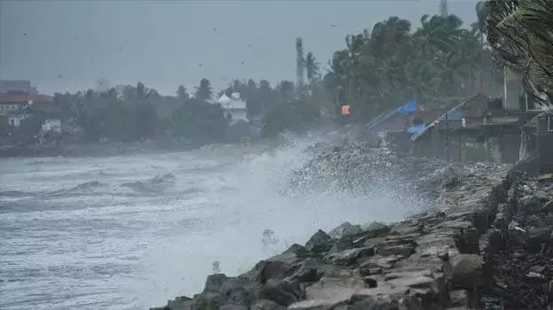 Kerala में मानसून की तीव्रता बढ़ी, कन्नूर-वायनाड में भारी बारिश Kerala में मानसून की तीव्रता बढ़ी, कन्नूर-वायनाड में भारी बारिश