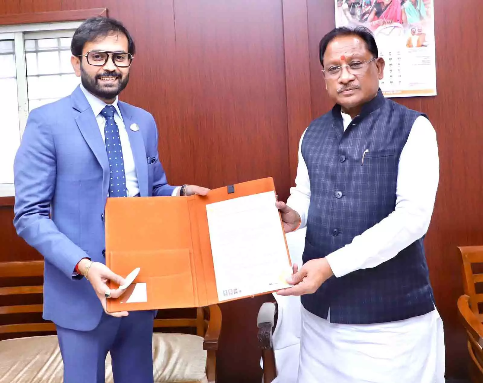 रायपुर में जल्द स्थापित होगा देश का प्रमुख AI डेटा सेंटर, ESDS करेगी 600 करोड़ का निवेश रायपुर में जल्द स्थापित होगा देश का प्रमुख AI डेटा सेंटर, ESDS करेगी 600 करोड़ का निवेश