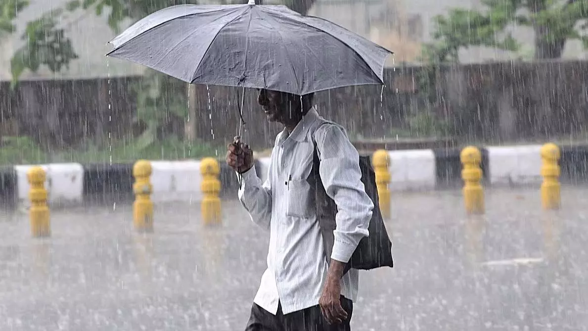 शहर में 15 साल में सबसे जल्दी बारिश हुई; IMD ने ऑरेंज अलर्ट जारी किया शहर में 15 साल में सबसे जल्दी बारिश हुई; IMD ने ऑरेंज अलर्ट जारी किया
