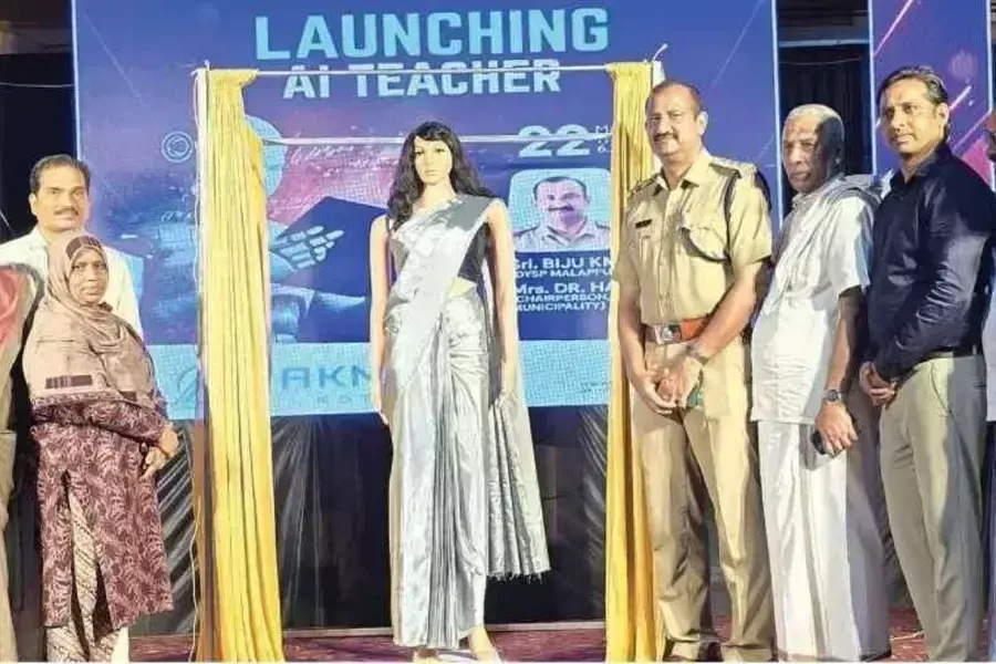Kerala की बहुभाषी AI रोबोट शिक्षिका जो भावनाओं को पढ़ती है Kerala की बहुभाषी AI रोबोट शिक्षिका जो भावनाओं को पढ़ती है