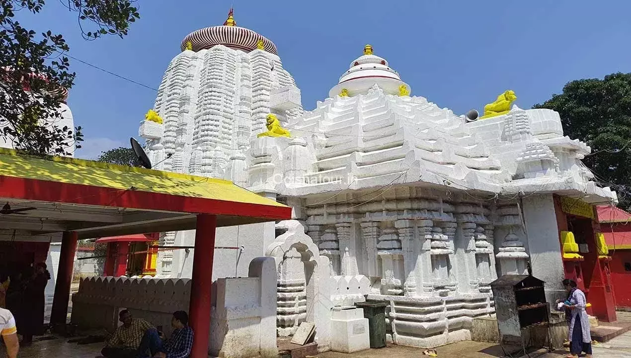 Odisha : संबलपुर के मुक्तेश्वर मंदिर में नाबालिग से बलात्कार के आरोप में पुजारी हिरासत में Odisha : संबलपुर के मुक्तेश्वर मंदिर में नाबालिग से बलात्कार के आरोप में पुजारी हिरासत में