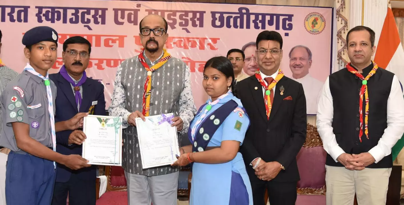 भारत स्काउट्स गाइड्स के अलंकरण समारोह में शामिल हुए राज्यपाल डेका भारत स्काउट्स गाइड्स के अलंकरण समारोह में शामिल हुए राज्यपाल डेका