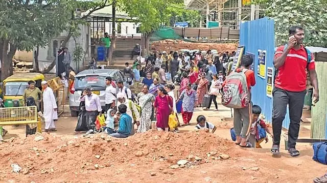 Bengaluru : कैंटोनमेंट रेलवे स्टेशन पर निर्माण कार्य, यात्री परेशान Bengaluru : कैंटोनमेंट रेलवे स्टेशन पर निर्माण कार्य, यात्री परेशान