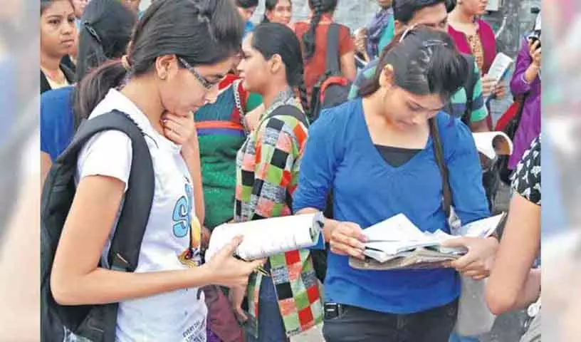 Hyderabad में करीब 18,000 छात्रों ने सिविल प्रारंभिक परीक्षा छोड़ी Hyderabad में करीब 18,000 छात्रों ने सिविल प्रारंभिक परीक्षा छोड़ी