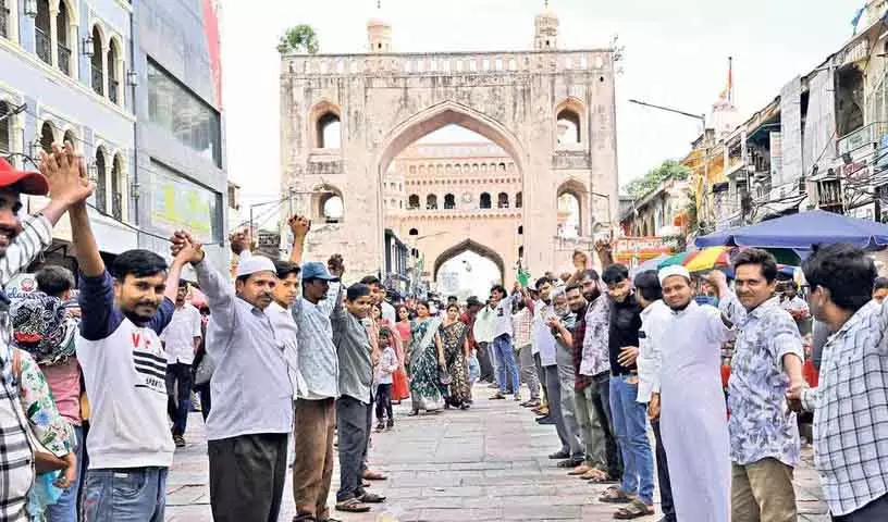 Hyderabad में वक्फ संशोधन अधिनियम को वापस लेने की मांग को लेकर कई लोगों ने विरोध प्रदर्शन किया Hyderabad में वक्फ संशोधन अधिनियम को वापस लेने की मांग को लेकर कई लोगों ने विरोध प्रदर्शन किया