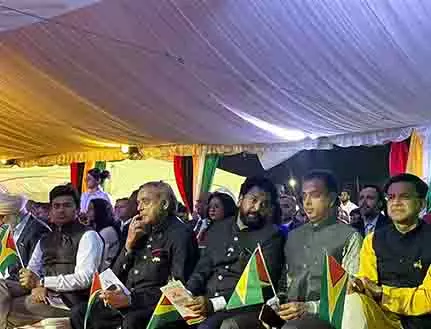 शशि थरूर ने गुयाना के 59वें स्वतंत्रता दिवस का जश्न मनाया, भारत-गुयाना के बीच बढ़ते सहयोग पर प्रकाश डाला शशि थरूर ने गुयाना के 59वें स्वतंत्रता दिवस का जश्न मनाया, भारत-गुयाना के बीच बढ़ते सहयोग पर प्रकाश डाला