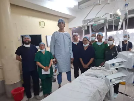 ट्यूमर के इलाज के लिए ‘सबसे लंबे आदमी’ की सर्जरी, जानें लंबाई ट्यूमर के इलाज के लिए ‘सबसे लंबे आदमी’ की सर्जरी, जानें लंबाई