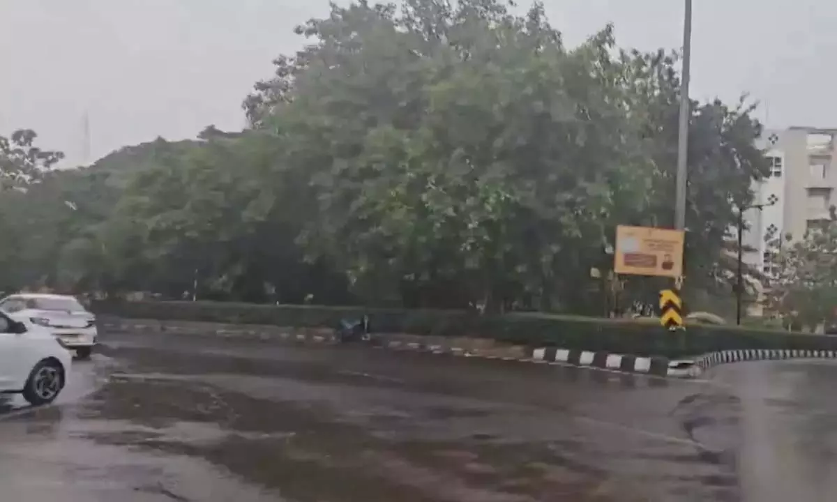 आंध्र प्रदेश और तेलंगाना में येलो अलर्ट: तेलुगु राज्यों में भारी बारिश और तेज़ हवाएँ आंध्र प्रदेश और तेलंगाना में येलो अलर्ट: तेलुगु राज्यों में भारी बारिश और तेज़ हवाएँ