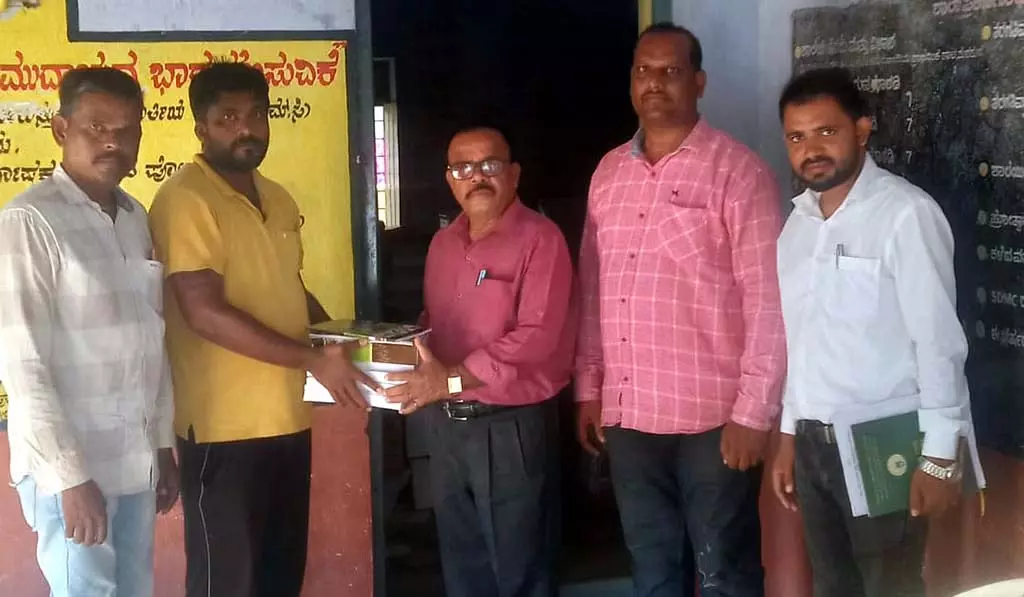 Yadgir : जिले के 75.97 प्रतिशत हिस्से में पाठ्य पुस्तकें Yadgir : जिले के 75.97 प्रतिशत हिस्से में पाठ्य पुस्तकें