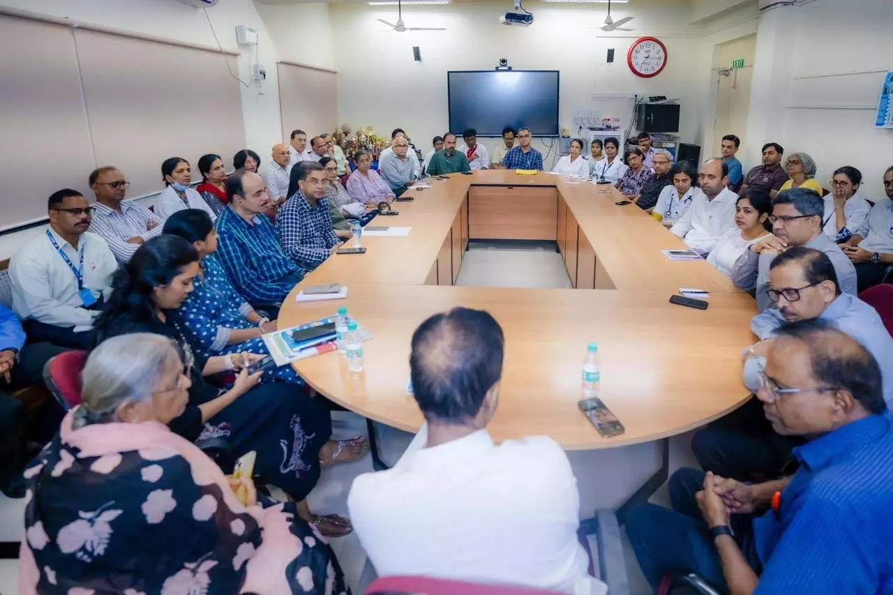 GOA: शीर्ष सरकारी डॉक्टरों ने बारिश के बीच वेक्टर जनित बीमारियों के खतरे पर चर्चा की GOA: शीर्ष सरकारी डॉक्टरों ने बारिश के बीच वेक्टर जनित बीमारियों के खतरे पर चर्चा की