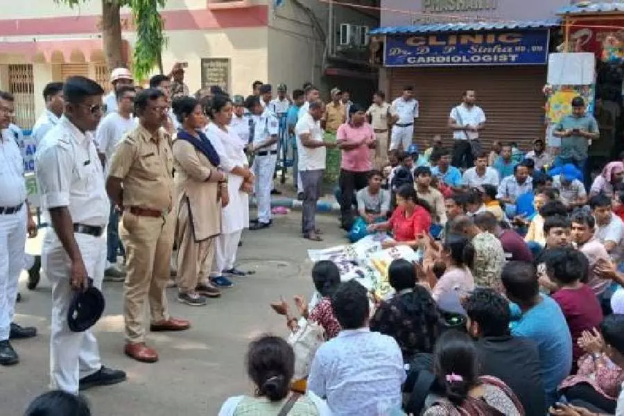 प्रदर्शनकारी शिक्षक सोमवार को Bengal शिक्षा विभाग के अधिकारियों के साथ बैठक करेंगे प्रदर्शनकारी शिक्षक सोमवार को Bengal शिक्षा विभाग के अधिकारियों के साथ बैठक करेंगे