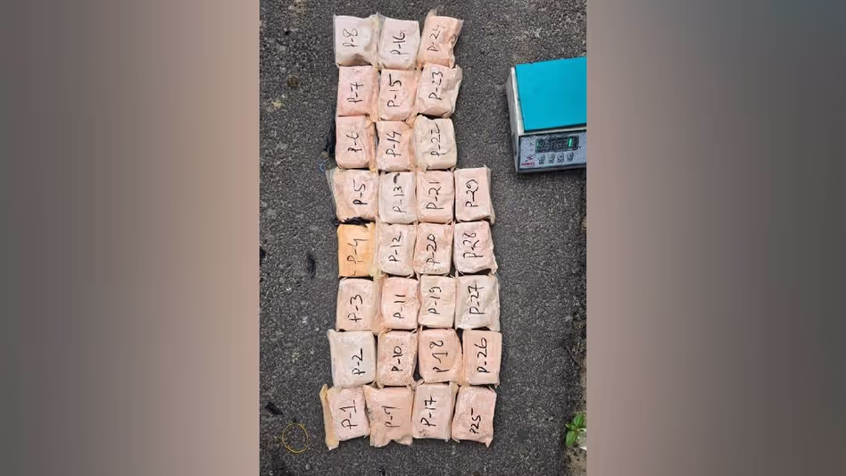Assam : श्रीभूमि में 2 करोड़ रुपये की हेरोइन के साथ तीन गिरफ्तार Assam : श्रीभूमि में 2 करोड़ रुपये की हेरोइन के साथ तीन गिरफ्तार