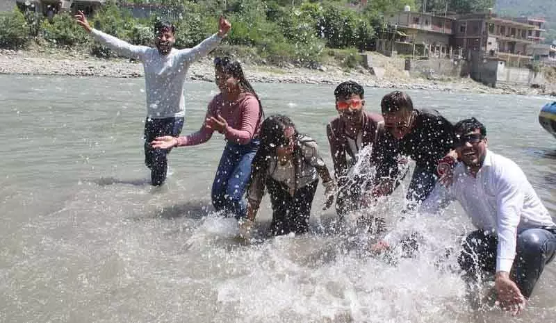 Kullu में ब्यास, पार्वती नदियों में डूबने की घटनाओं को रोकने में प्रशासन विफल Kullu में ब्यास, पार्वती नदियों में डूबने की घटनाओं को रोकने में प्रशासन विफल
