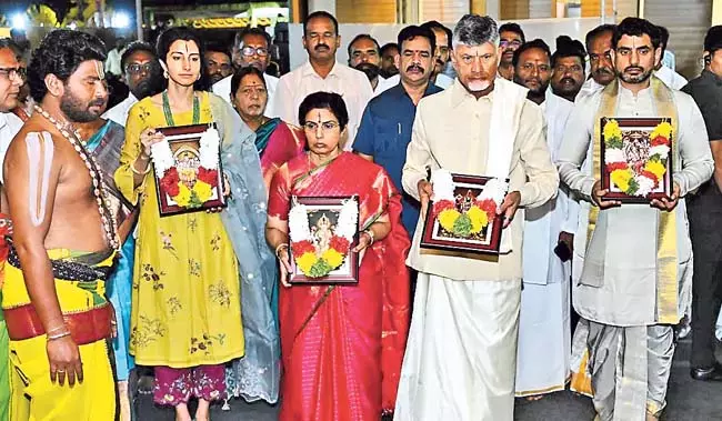 Andhra : कुप्पम में चंद्रबाबू का गृहप्रवेश समारोह Andhra : कुप्पम में चंद्रबाबू का गृहप्रवेश समारोह