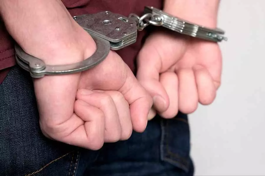 Murshidabad पुलिस ने सीमा पार से भारतीय दलाल और आठ बांग्लादेशी नागरिकों को गिरफ्तार किया Murshidabad पुलिस ने सीमा पार से भारतीय दलाल और आठ बांग्लादेशी नागरिकों को गिरफ्तार किया