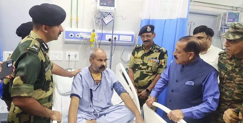 जितेंद्र सिंह ने Jammu सैन्य अस्पताल में घायल सैनिकों से मुलाकात की जितेंद्र सिंह ने Jammu सैन्य अस्पताल में घायल सैनिकों से मुलाकात की