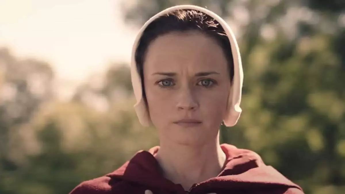 Alexis Bledel ने द हैंडमेड्स टेल क्यों छोड़ दी? Alexis Bledel ने द हैंडमेड्स टेल क्यों छोड़ दी?