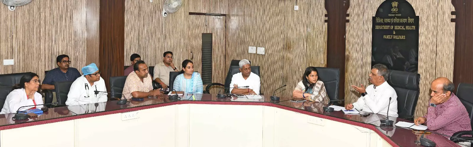 Jaipur: मंत्री ने कहा, ब्लड ट्रांसफ्यूजन सिस्टम की गुणवत्ता और पारदर्शिता बढ़ाई जाएगी Jaipur: मंत्री ने कहा, ब्लड ट्रांसफ्यूजन सिस्टम की गुणवत्ता और पारदर्शिता बढ़ाई जाएगी