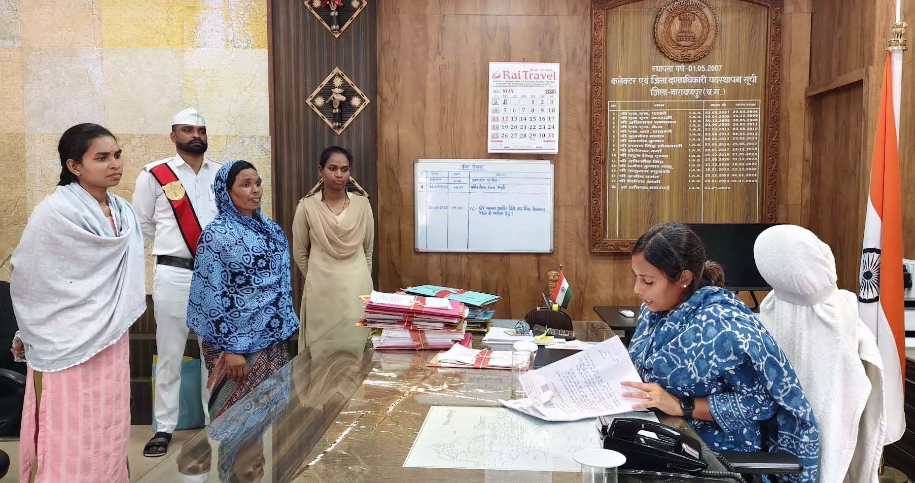 जनदर्शन में ग्रामीणों ने रखी अपनी बात, कलेक्टर ममगाई ने दिखाई संवेदनशीलता जनदर्शन में ग्रामीणों ने रखी अपनी बात, कलेक्टर ममगाई ने दिखाई संवेदनशीलता