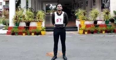 Ballia: CDS पास कर लेफ्टिनेंट बना बलिया का लाल, गांव में खुशी की लहर Ballia: CDS पास कर लेफ्टिनेंट बना बलिया का लाल, गांव में खुशी की लहर