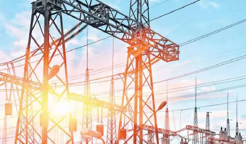 NPDCL कर्मचारी के परिवार को बीमा के रूप में 1 करोड़ रुपये मिले NPDCL कर्मचारी के परिवार को बीमा के रूप में 1 करोड़ रुपये मिले
