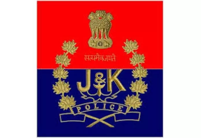 Jammu: झपटमारी के मामले में पुलिस कांस्टेबल समेत दो गिरफ्तार Jammu: झपटमारी के मामले में पुलिस कांस्टेबल समेत दो गिरफ्तार