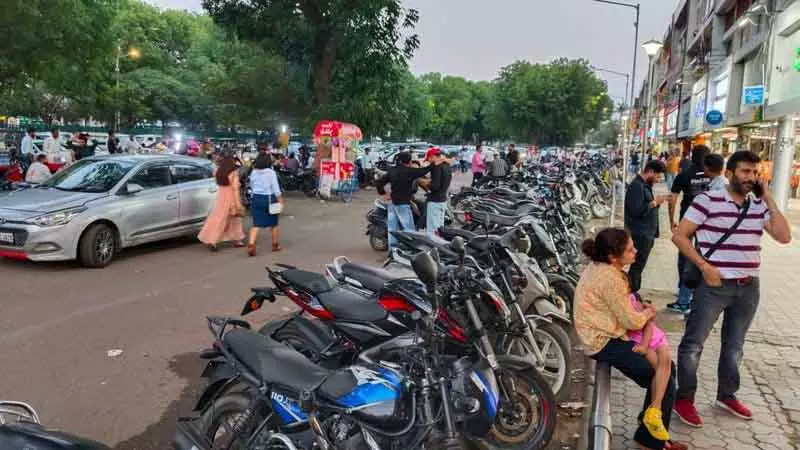 Chandigarh में पार्किंग के लिए गतिशील मूल्य निर्धारण पर विचार कर रही नगर निगम Chandigarh में पार्किंग के लिए गतिशील मूल्य निर्धारण पर विचार कर रही नगर निगम