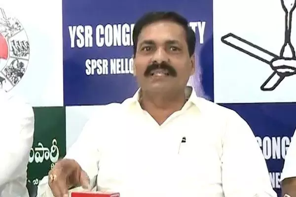 Andhra: पूर्व मंत्री काकानी को 14 दिन की रिमांड पर भेजा गया Andhra: पूर्व मंत्री काकानी को 14 दिन की रिमांड पर भेजा गया