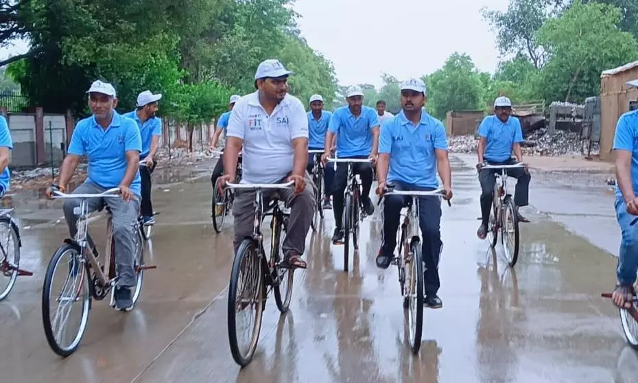 Saifai: भारतीय खेल प्राधिकरण केंद्र सैफई से शुरू हुई पत्रकारों की साइकिल रैली Saifai: भारतीय खेल प्राधिकरण केंद्र सैफई से शुरू हुई पत्रकारों की साइकिल रैली