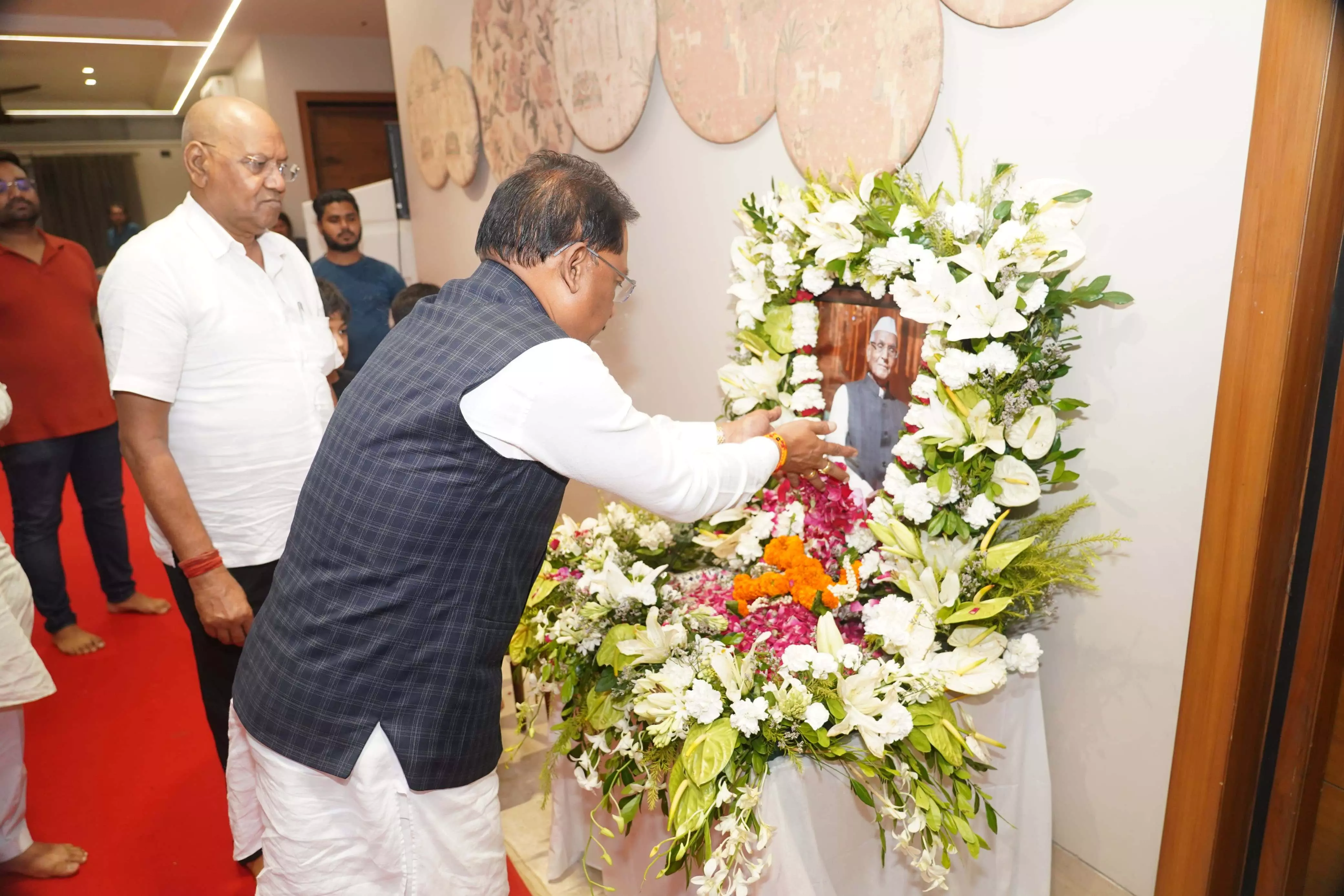 मुख्यमंत्री साय ने स्वर्गीय श्रीरामजीलाल जी अग्रवाल को दी श्रद्धांजलि मुख्यमंत्री साय ने स्वर्गीय श्रीरामजीलाल जी अग्रवाल को दी श्रद्धांजलि