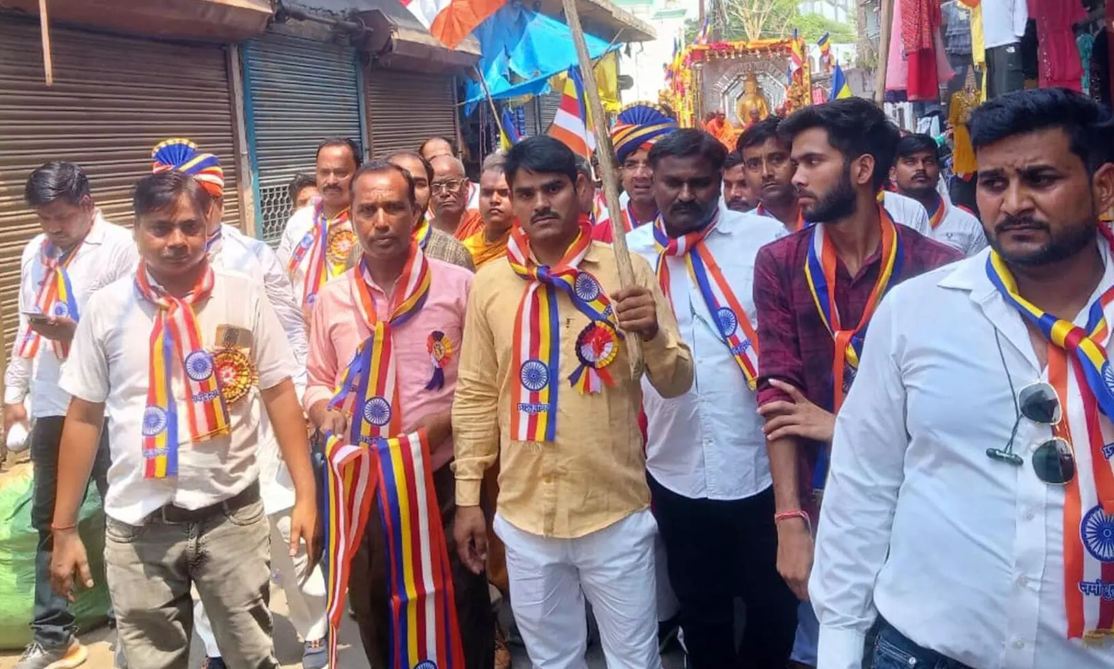Kaimganj: धम्म यात्रा में शामिल हुए बौद्ध अनुयायी, नगर में रही रौनक Kaimganj: धम्म यात्रा में शामिल हुए बौद्ध अनुयायी, नगर में रही रौनक