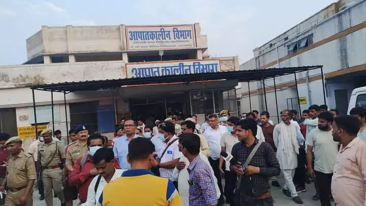 Shahjahanpur: ऑक्सीजन रिसाव से मेडिकल कॉलेज में मचा हड़कंप, एक की मौत Shahjahanpur: ऑक्सीजन रिसाव से मेडिकल कॉलेज में मचा हड़कंप, एक की मौत