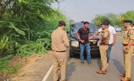Etawah: पुलिस लाइन के पास हुआ युवक का रहस्यमयी अपहरण Etawah: पुलिस लाइन के पास हुआ युवक का रहस्यमयी अपहरण