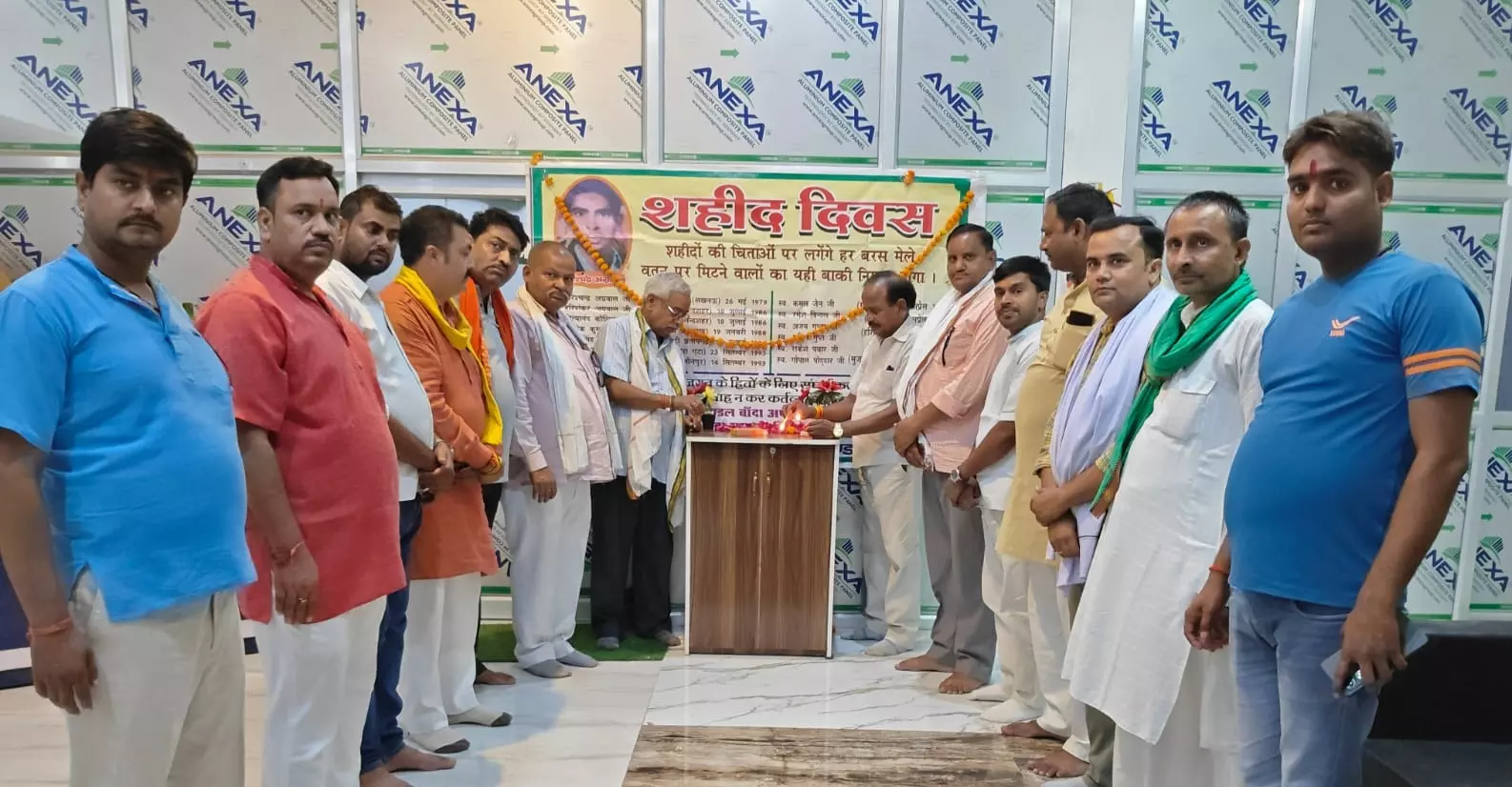 Banda: शहीद दिवस पर व्यापारियों ने शहीदों को दी श्रद्धांजलि, मेले का ऐलान Banda: शहीद दिवस पर व्यापारियों ने शहीदों को दी श्रद्धांजलि, मेले का ऐलान